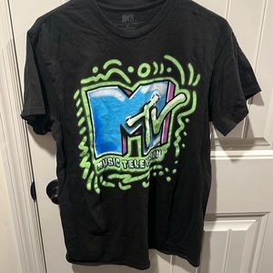 Men’s vintage MTV shirt.